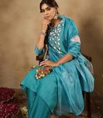 Women Floral Embroidered Regular Thread Work Kurta with Trousers & Dupatta