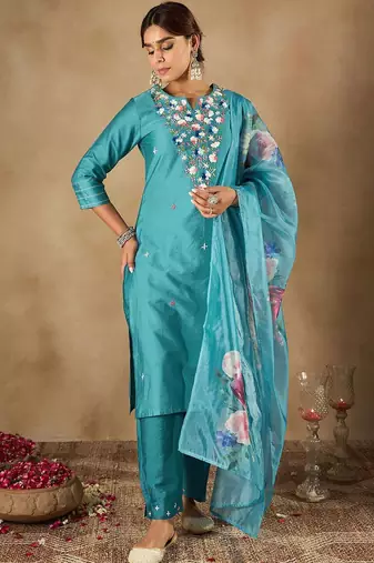 Women Floral Embroidered Regular Thread Work Kurta with Trousers & Dupatta