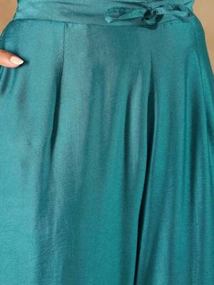 Women Floral Embroidered Regular Thread Work Kurta with Trousers & Dupatta 3