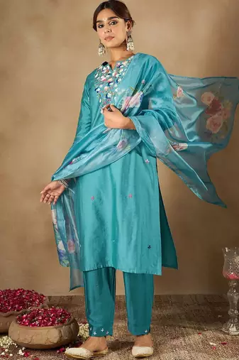 Women Floral Embroidered Regular Thread Work Kurta with Trousers & Dupatta