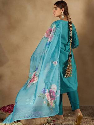 Women Floral Embroidered Regular Thread Work Kurta with Trousers & Dupatta 6
