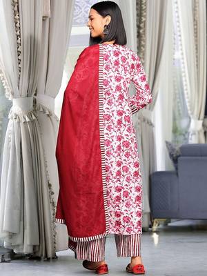 Women Printed Pleated Thread Work Pure Cotton Kurta with Palazzos & With Dupatta 5