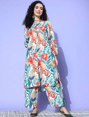 Women Floral Printed Regular Kurta with Trousers 1
