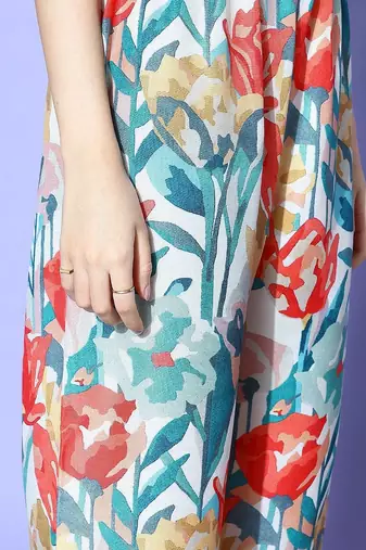 Women Floral Printed Regular Kurta with Trousers