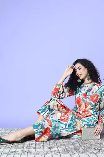 Women Floral Printed Regular Kurta with Trousers