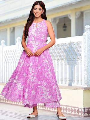 Women Floral Printed Empire Pure Cotton Kurta with Trousers 1