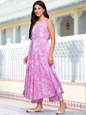 Women Floral Printed Empire Pure Cotton Kurta with Trousers 3