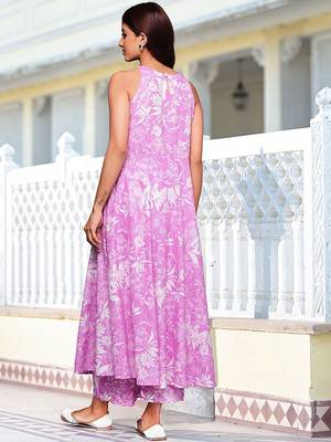 Women Floral Printed Empire Pure Cotton Kurta with Trousers 4