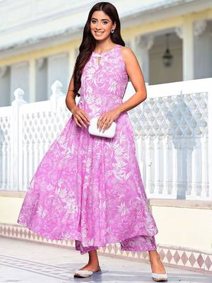 Women Floral Printed Empire Pure Cotton Kurta with Trousers 5