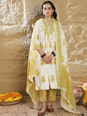 Women Floral Printed Pleated Pure Cotton Kurta with Trousers & Dupatta 1