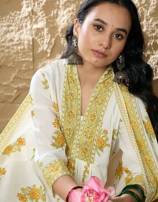 Women Floral Printed Pleated Pure Cotton Kurta with Trousers & Dupatta 2
