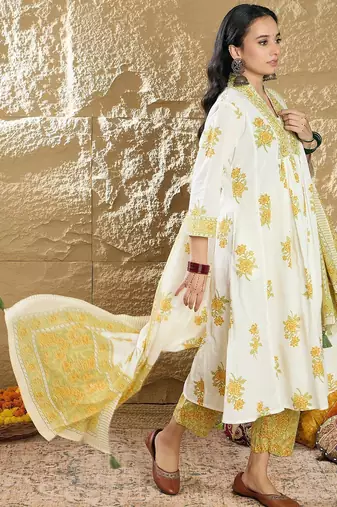 Women Floral Printed Pleated Pure Cotton Kurta with Trousers & Dupatta
