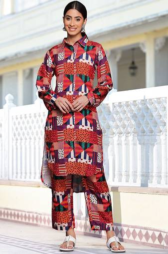 Women Printed Regular Kurta with Trousers