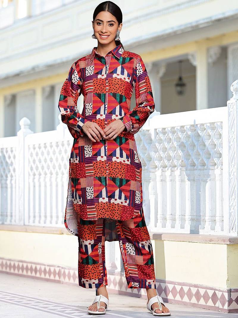 Women Printed Regular Kurta with Trousers