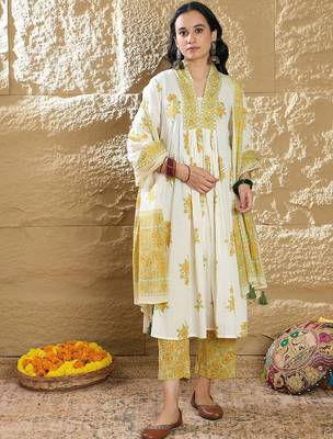Women Floral Printed Pleated Pure Cotton Kurta with Trousers & Dupatta 7