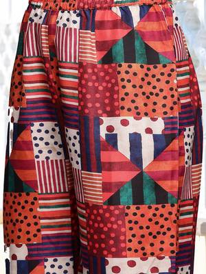 Women Printed Regular Kurta with Trousers 3