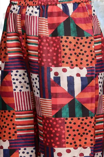 Women Printed Regular Kurta with Trousers