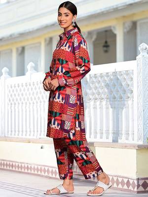 Women Printed Regular Kurta with Trousers 4