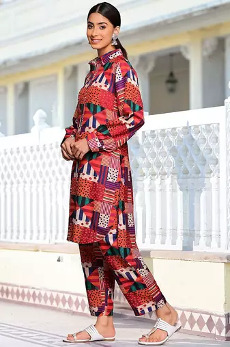 Women Printed Regular Kurta with Trousers