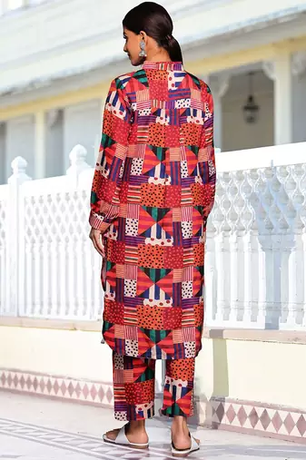 Women Printed Regular Kurta with Trousers