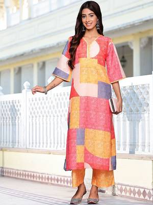 Women Printed Regular Kurta with Trousers 1