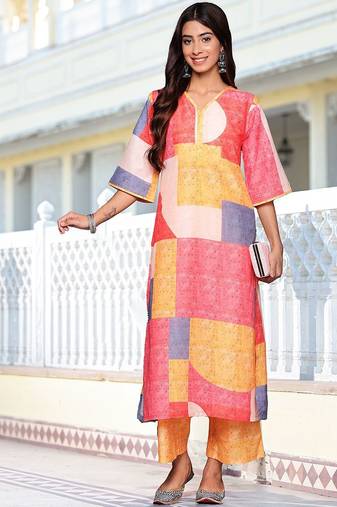 Women Printed Regular Kurta with Trousers