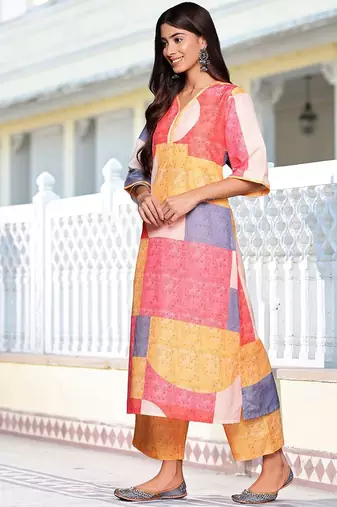 Women Printed Regular Kurta with Trousers