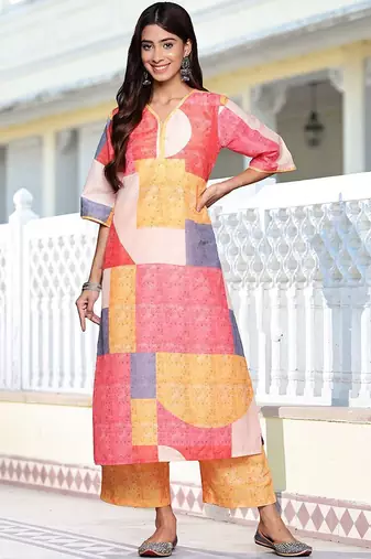 Women Printed Regular Kurta with Trousers