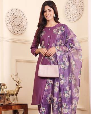 Women Floral Printed Regular Beads and Stones Kurta with Trouser & Dupatta 2