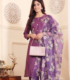 Women Floral Printed Regular Beads and Stones Kurta with Trouser & Dupatta