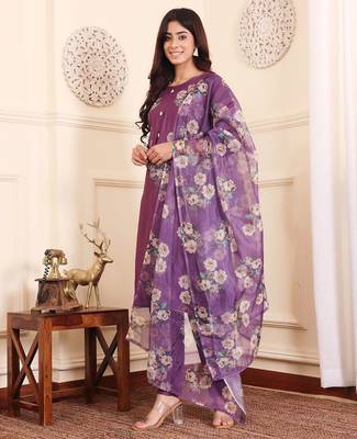 Women Floral Printed Regular Beads and Stones Kurta with Trouser & Dupatta 6
