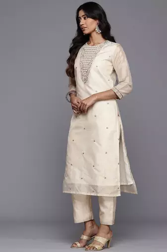 Ethnic Motifs Embroidered Sequinned Brocade Kurta With Trousers & Dupatta