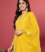 Geometric Embroidered Regular Thread Work Straight Kurta with Trousers & Dupatta