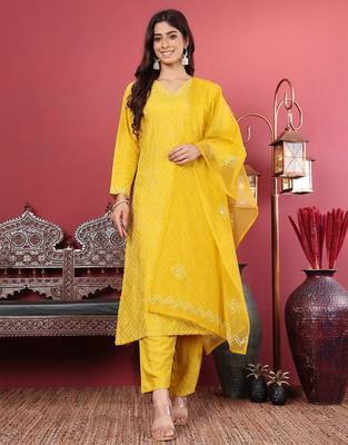Geometric Embroidered Regular Thread Work Straight Kurta with Trousers & Dupatta 2