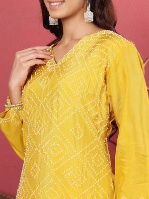 Geometric Embroidered Regular Thread Work Straight Kurta with Trousers & Dupatta 3