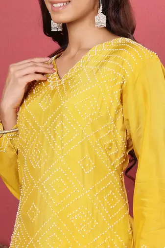 Geometric Embroidered Regular Thread Work Straight Kurta with Trousers & Dupatta