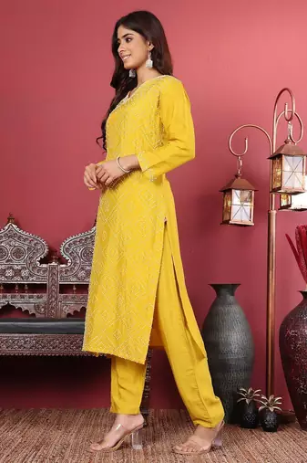 Geometric Embroidered Regular Thread Work Straight Kurta with Trousers & Dupatta