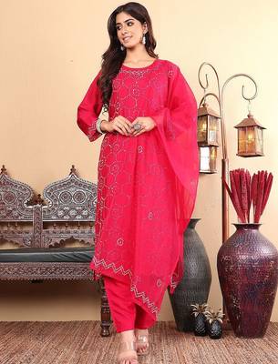 Geometric Embroidered Regular Thread Work Straight Kurta with Trousers & Dupatta 1