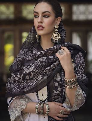 Cream-Coloured & Black Floral Embroidered Thread Work Linen Kurta Set 4