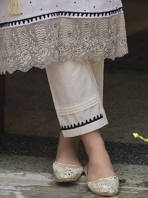 Cream-Coloured & Black Floral Embroidered Thread Work Linen Kurta Set 6