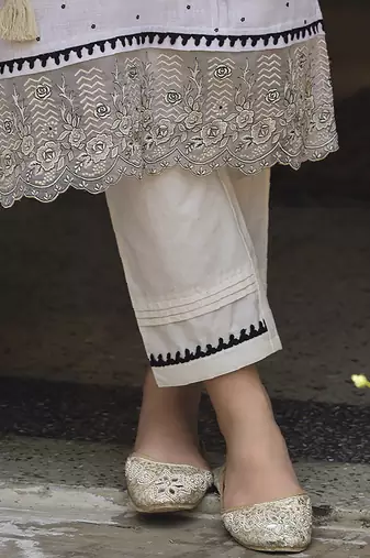Cream-Coloured & Black Floral Embroidered Thread Work Linen Kurta Set