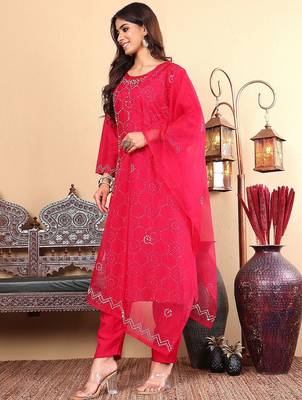 Geometric Embroidered Regular Thread Work Straight Kurta with Trousers & Dupatta 5
