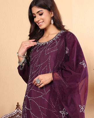 Floral Embroidered Regular Thread Work Straight Kurta with Trousers & Dupatta 2