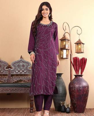 Floral Embroidered Regular Thread Work Straight Kurta with Trousers & Dupatta 7