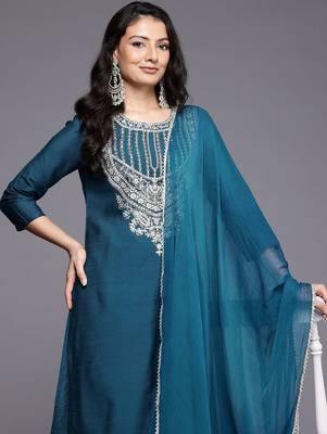Ethnic Motifs Embroidered Zari Kurta With Trousers & Dupatta 1