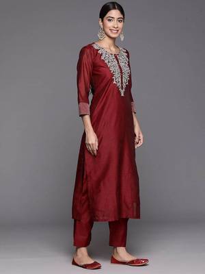 Floral Yoke Design Chanderi Silk Straight Kurta & Trousers With Dupatta 6