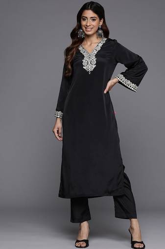 Paisley Yoke Design Thread Work Straight Kurta with Trousers