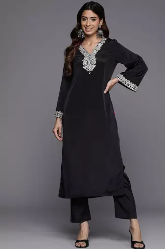 Paisley Yoke Design Thread Work Straight Kurta with Trousers