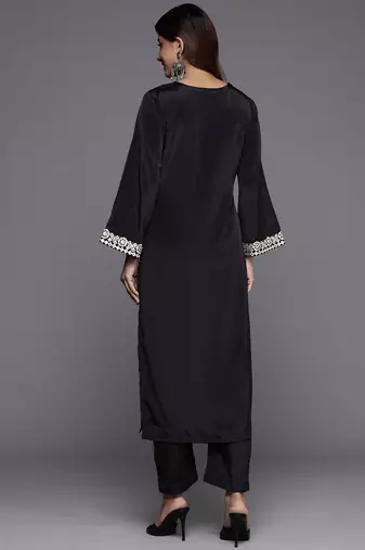 Paisley Yoke Design Thread Work Straight Kurta with Trousers