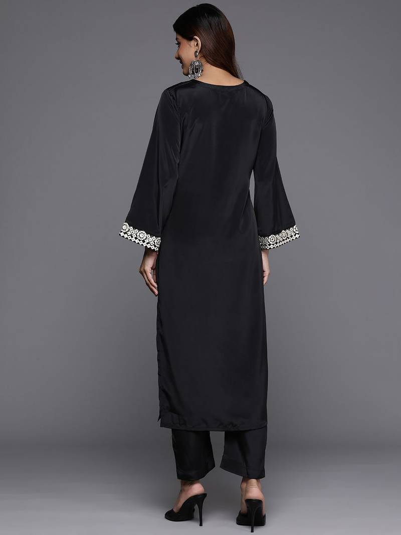 Paisley Yoke Design Thread Work Straight Kurta with Trousers